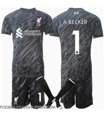 Liverpool Alisson Becker #1 Målmand Hjemmebanetrøje Børn 2024-25 Kortærmet (+ Korte bukser)
